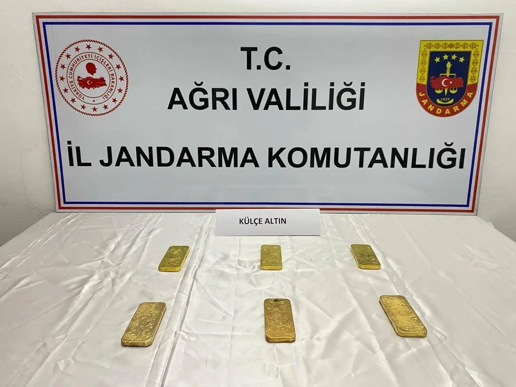 ​​​​​​​Doğubayazıt'ta 14 Kilo 448 Gr. Külçe Altın Ele Geçirildi.