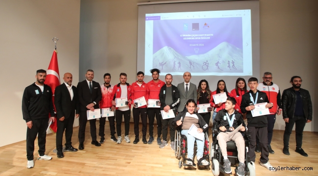 AİÇÜ'de IC Vakfı 19 Mayıs Geleneksel Spor Ödülleri Töreni Düzenlendi
